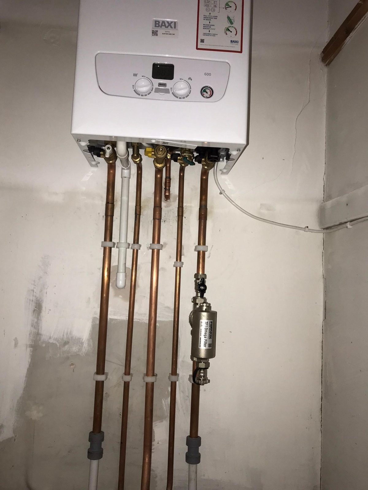 Wall-hung boiler with copper pipework and an inline filter
